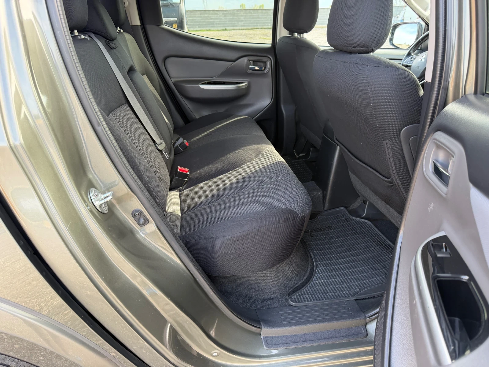 Mitsubishi L200 2.4 DI-D, снимка 12 - Автомобили и джипове - 54748798