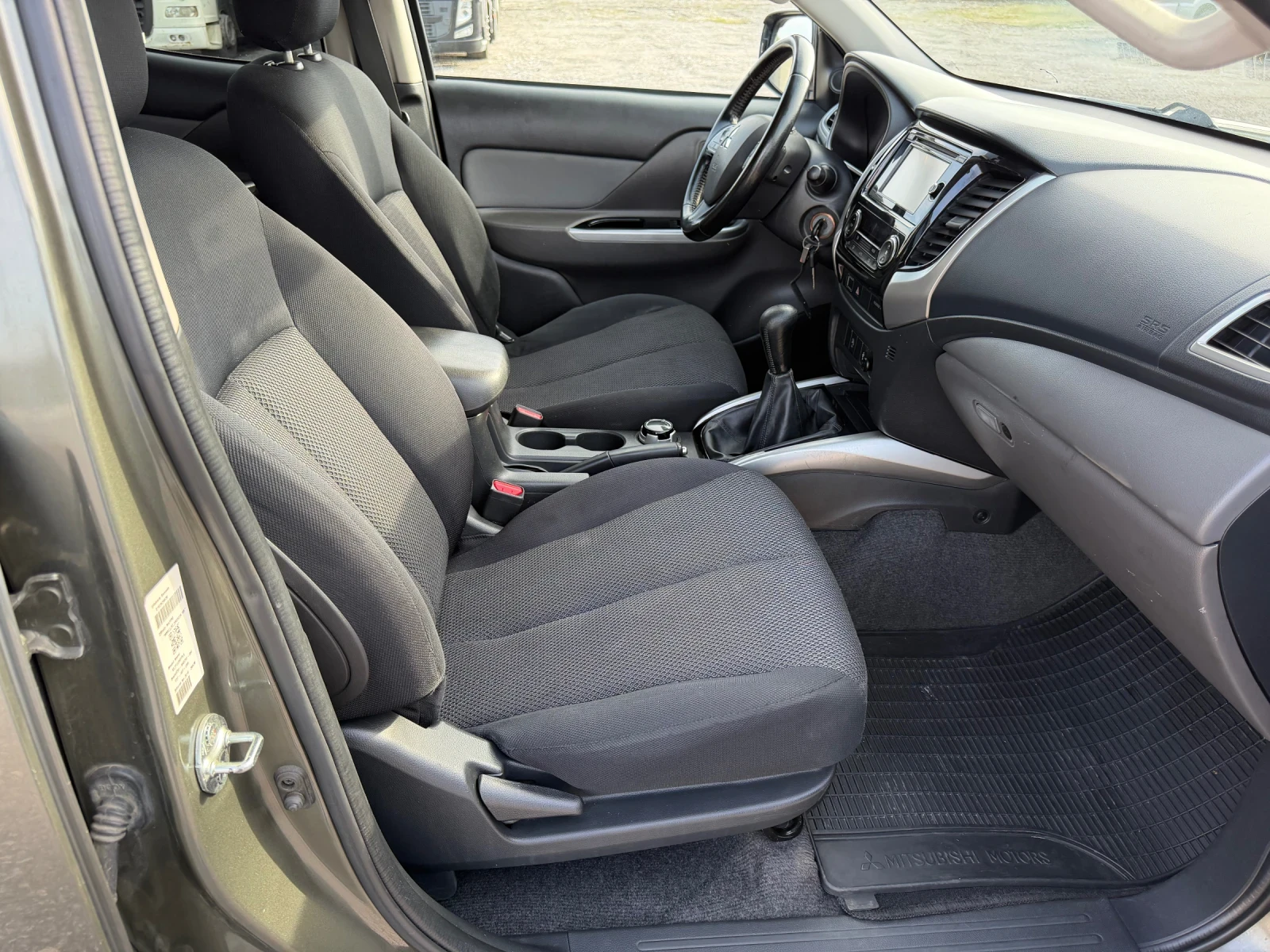 Mitsubishi L200 2.4 DI-D, снимка 11 - Автомобили и джипове - 54748798