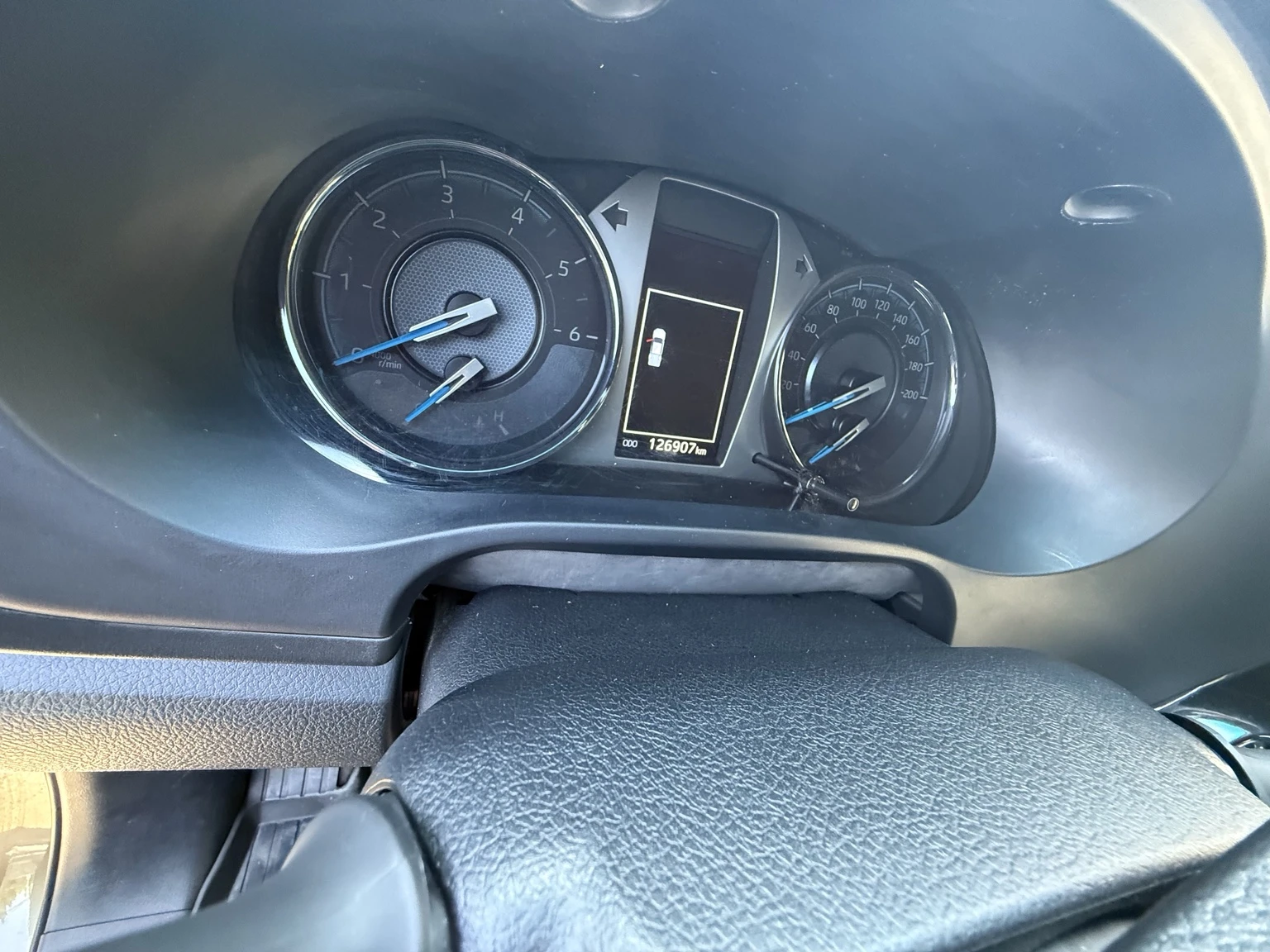 Toyota Hilux Invincible, снимка 9 - Автомобили и джипове - 56119333