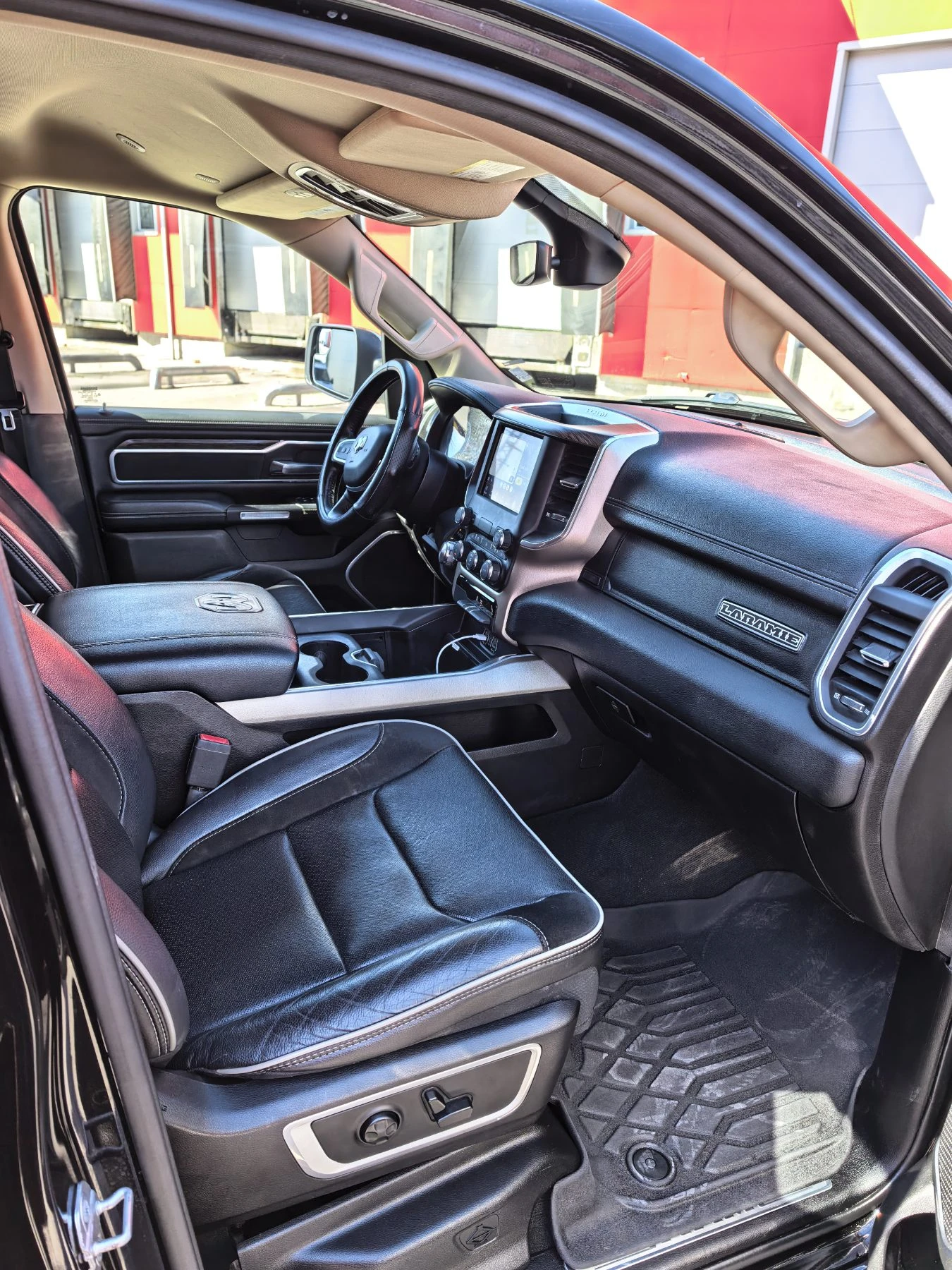 Dodge RAM 1500 LARAMIE, снимка 6 - Автомобили и джипове - 56354152