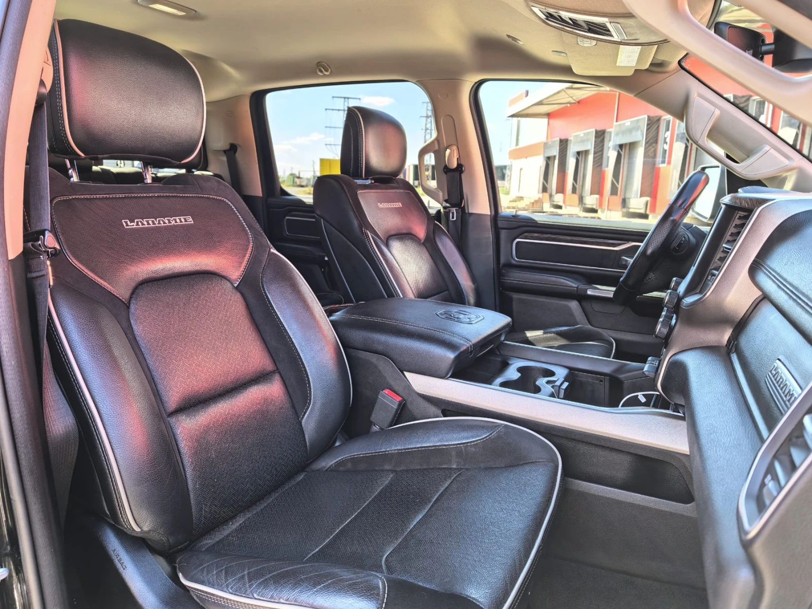 Dodge RAM 1500 LARAMIE, снимка 7 - Автомобили и джипове - 56354152