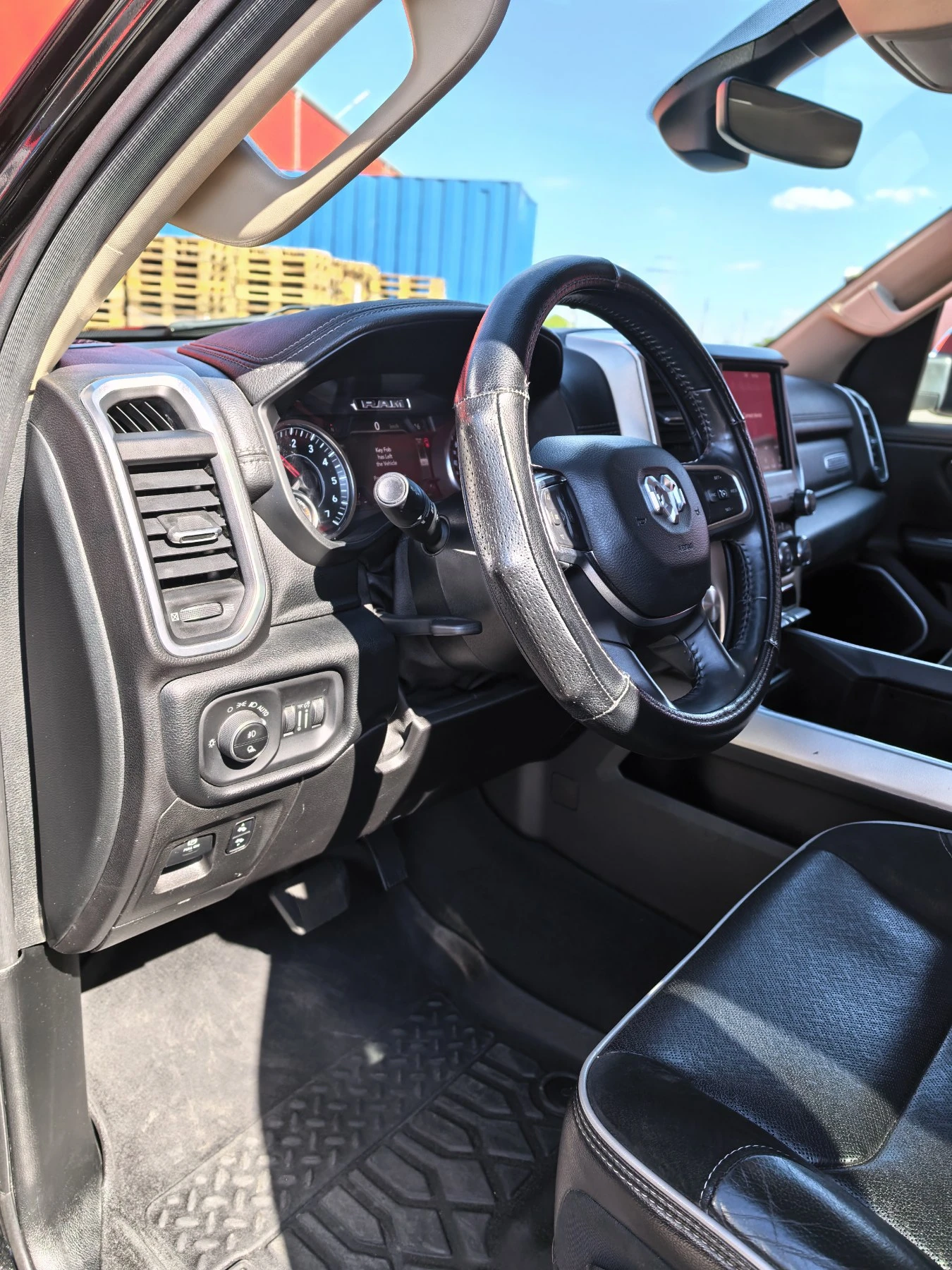 Dodge RAM 1500 LARAMIE, снимка 11 - Автомобили и джипове - 56354152