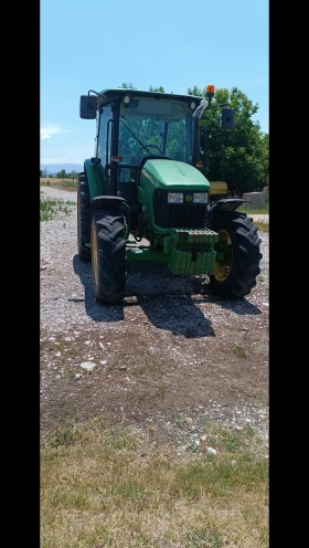      John Deere 5725