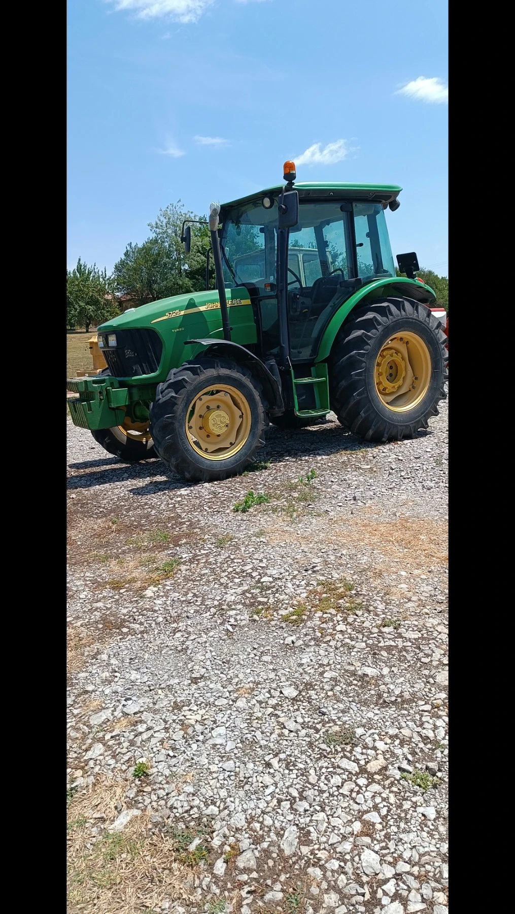 Трактор John Deere 5725 - изображение 2