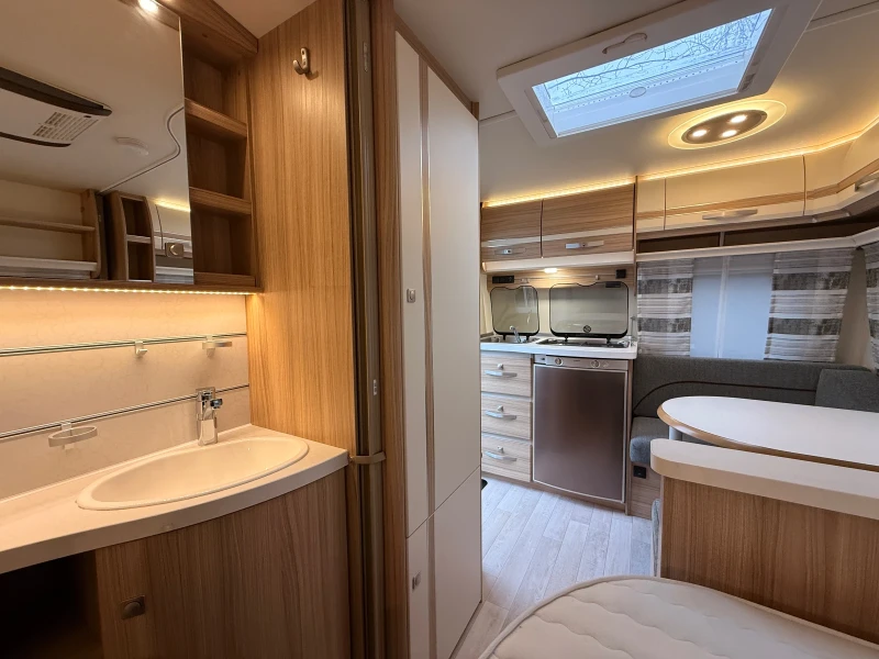 Каравана Fendt Bianco Activ 390 Климатик, мувър, форцелт и още!, снимка 13 - Каравани и кемпери - 53507991