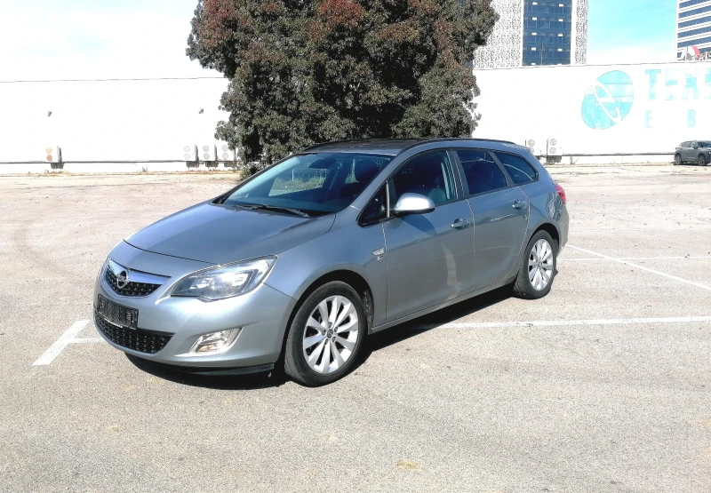 Opel Astra 1.4 турбо 140 к.с. Cosmo, снимка 1 - Автомобили и джипове - 47508315