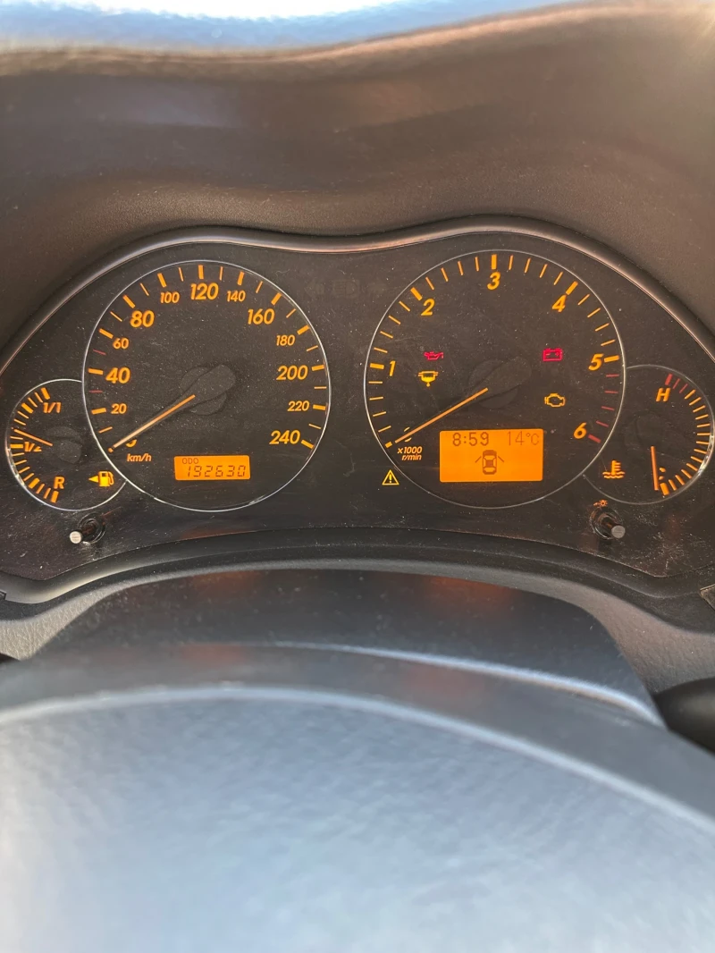 Toyota Avensis, снимка 4 - Автомобили и джипове - 52230799