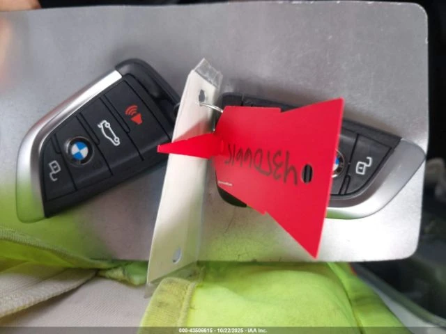 BMW 330 330I* Line ass* NAVI* Blind Spot* Keyless* КОжа* П, снимка 14 - Автомобили и джипове - 53154667