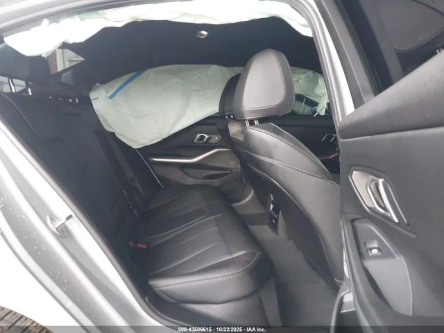 BMW 330 330I* Line ass* NAVI* Blind Spot* Keyless* КОжа* П, снимка 12 - Автомобили и джипове - 53154667