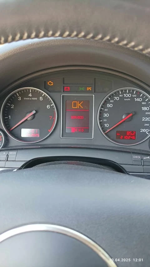 Audi A4 2, 4 LPG, снимка 6 - Автомобили и джипове - 55198909