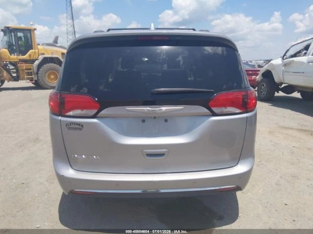 Chrysler Pacifica TOURING-L* КОЖА* ПОДГРЕВ* NAVI* LED* TV* , снимка 15 - Автомобили и джипове - 55443393