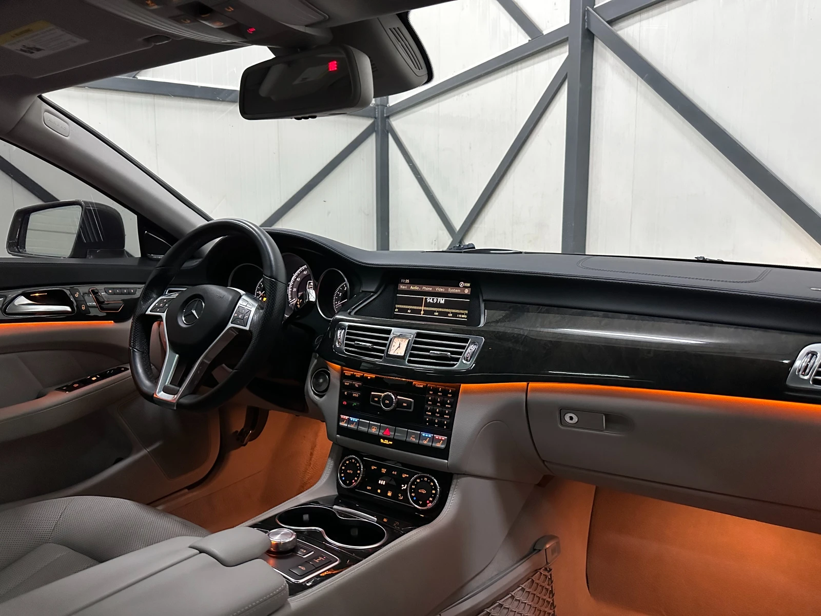 Mercedes-Benz CLS 550 * AMG* ОБДУХВАНЕ* ПОДГРЕВ* , снимка 12 - Автомобили и джипове - 47146529