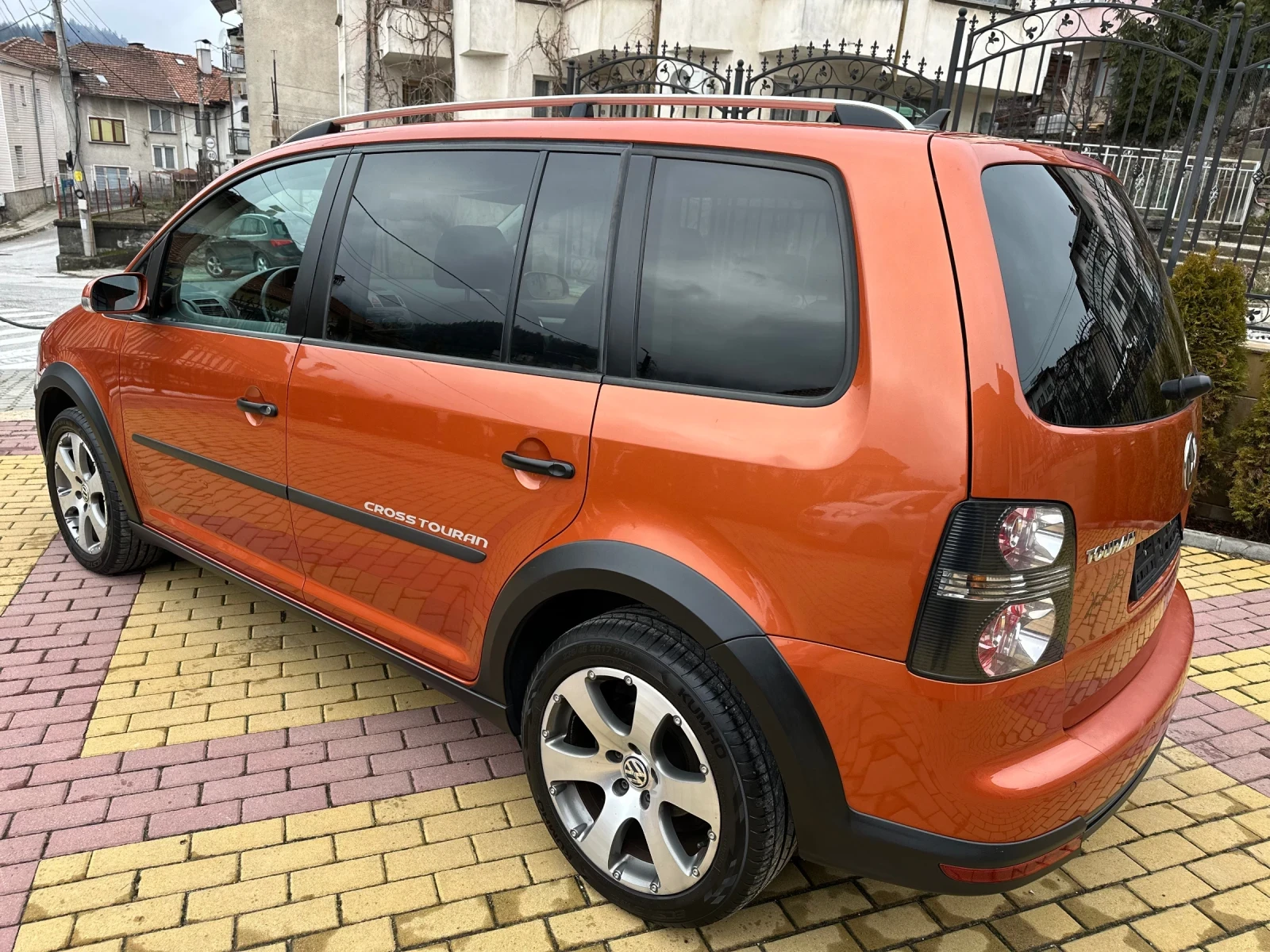 VW Touran 1.4 TSI Cross Touran - изображение 2