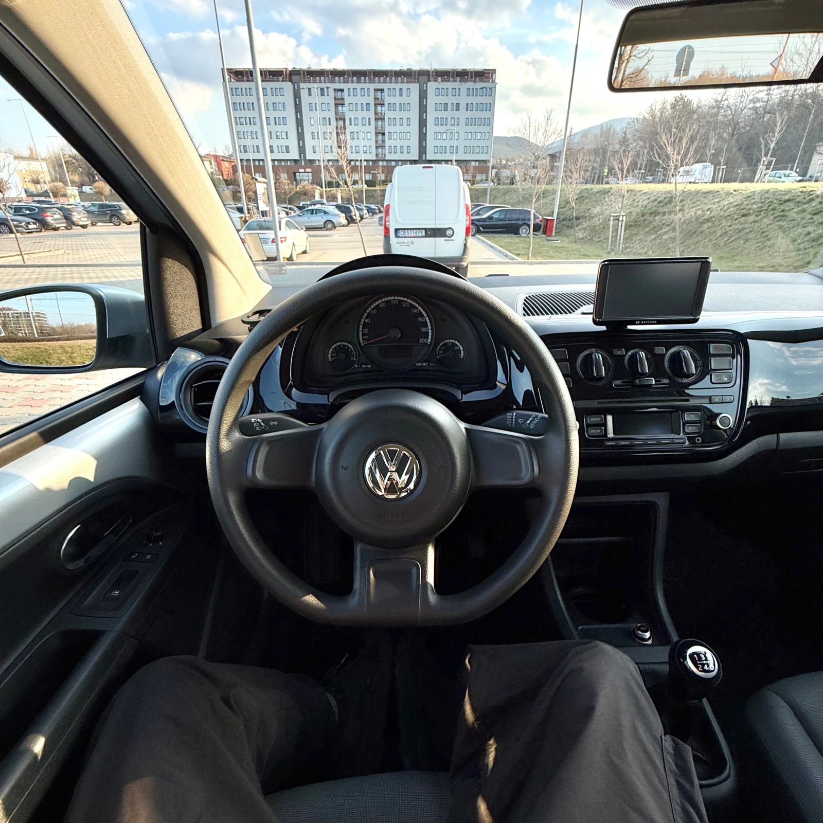 VW Up Move, снимка 8 - Автомобили и джипове - 53878760