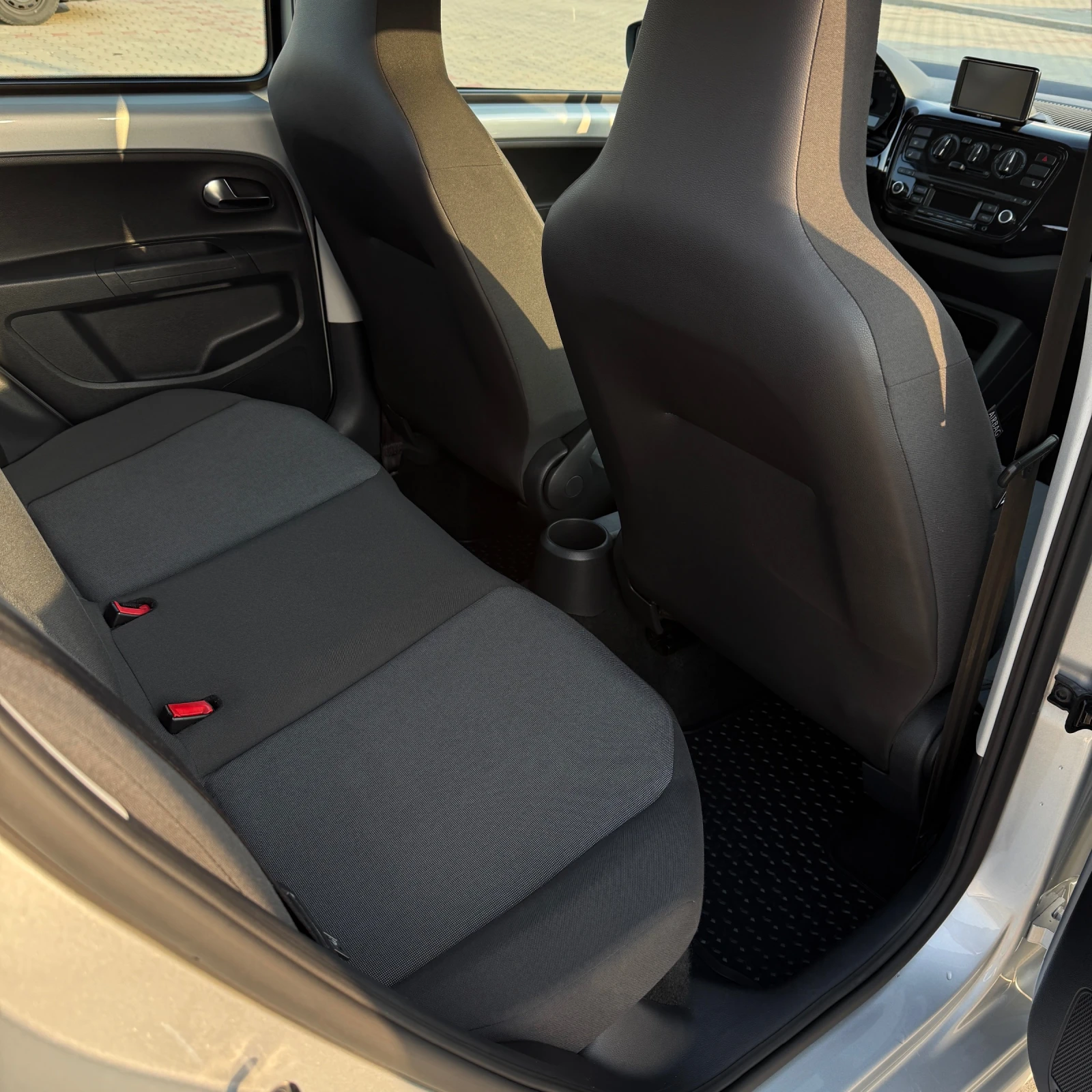 VW Up Move, снимка 6 - Автомобили и джипове - 53878760