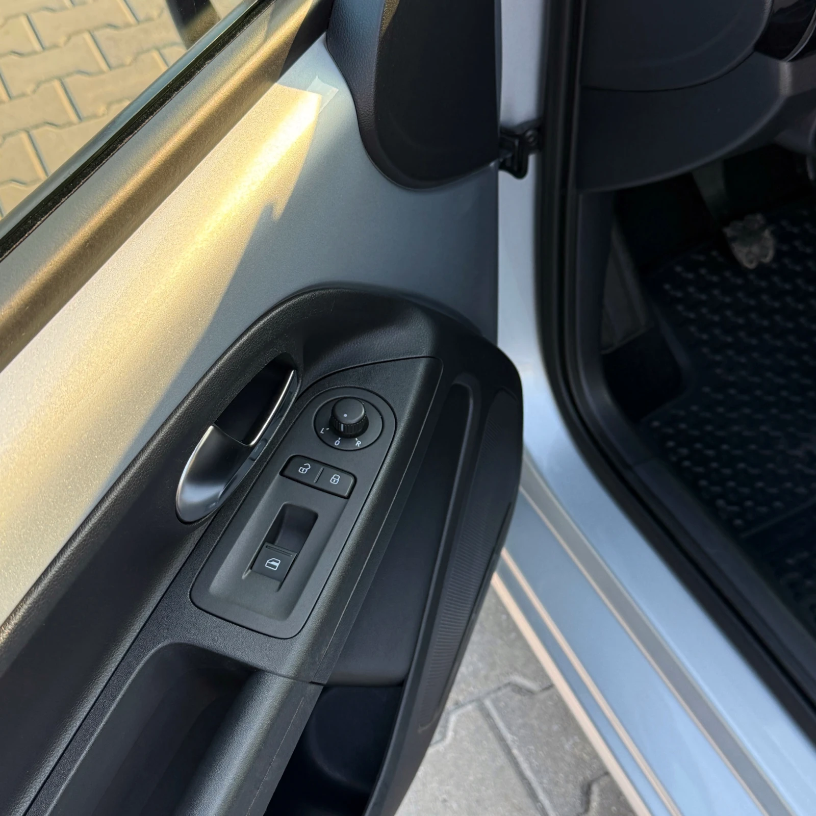 VW Up Move, снимка 11 - Автомобили и джипове - 53878760