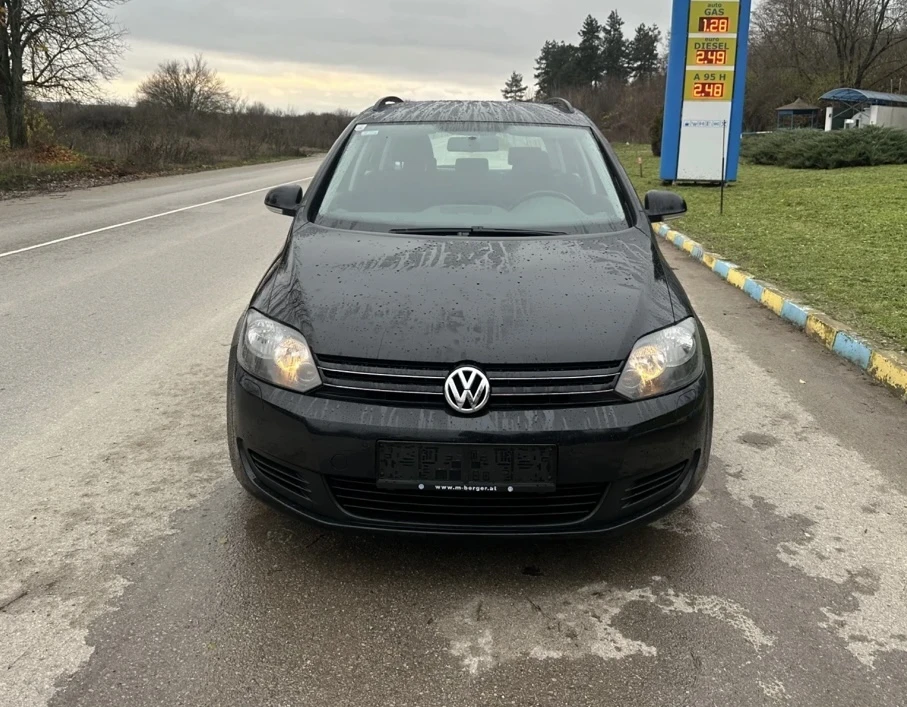 VW Golf Plus 2.0tdi РЕГИСТРИРАН, ОБСЛУЖЕН, НОВИ ГУМИ, снимка 2 - Автомобили и джипове - 53987112