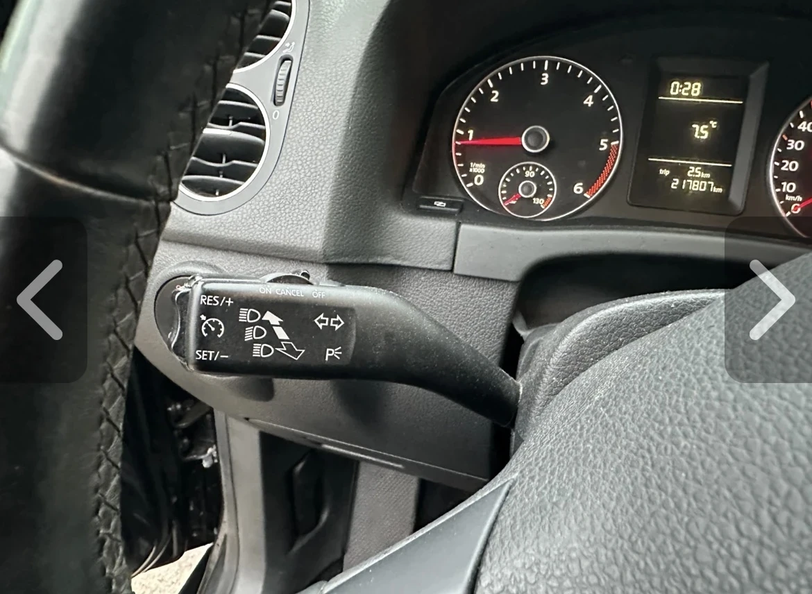 VW Golf Plus 2.0tdi РЕГИСТРИРАН, ОБСЛУЖЕН, НОВИ ГУМИ, снимка 12 - Автомобили и джипове - 53987112