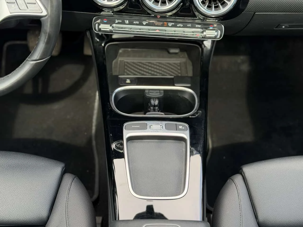 Mercedes-Benz CLA 250 /DISTRONIC/360/ПОДГРЕВИ, снимка 13 - Автомобили и джипове - 54251698