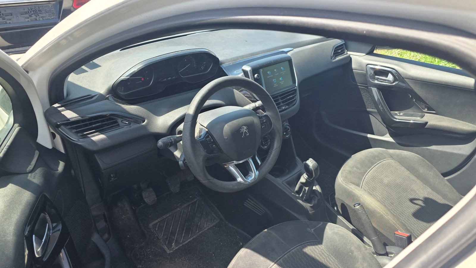 Peugeot 208 1.6hdi, снимка 3 - Автомобили и джипове - 54832468