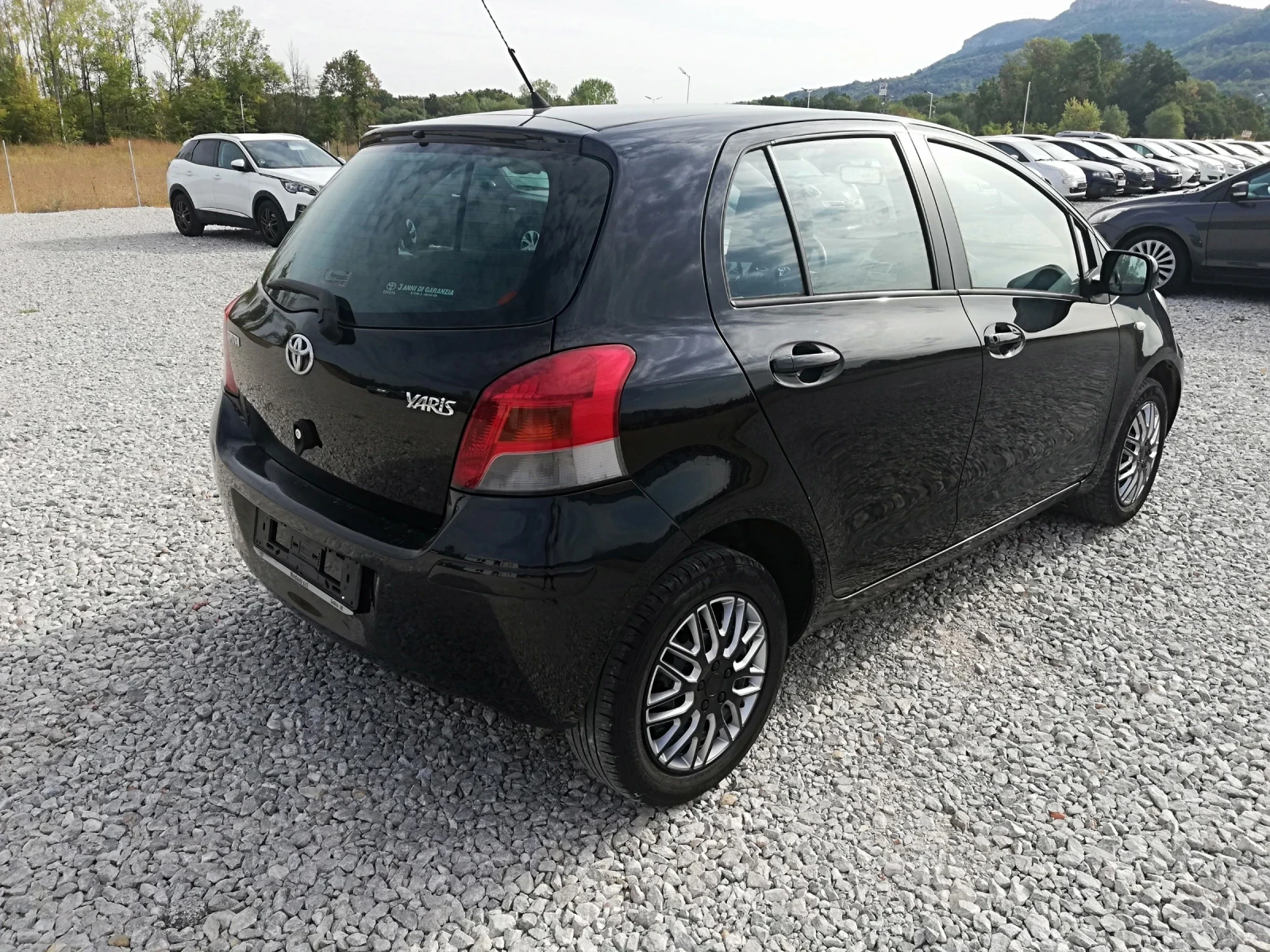 Toyota Yaris 1.0i klima, снимка 15 - Автомобили и джипове - 56127255
