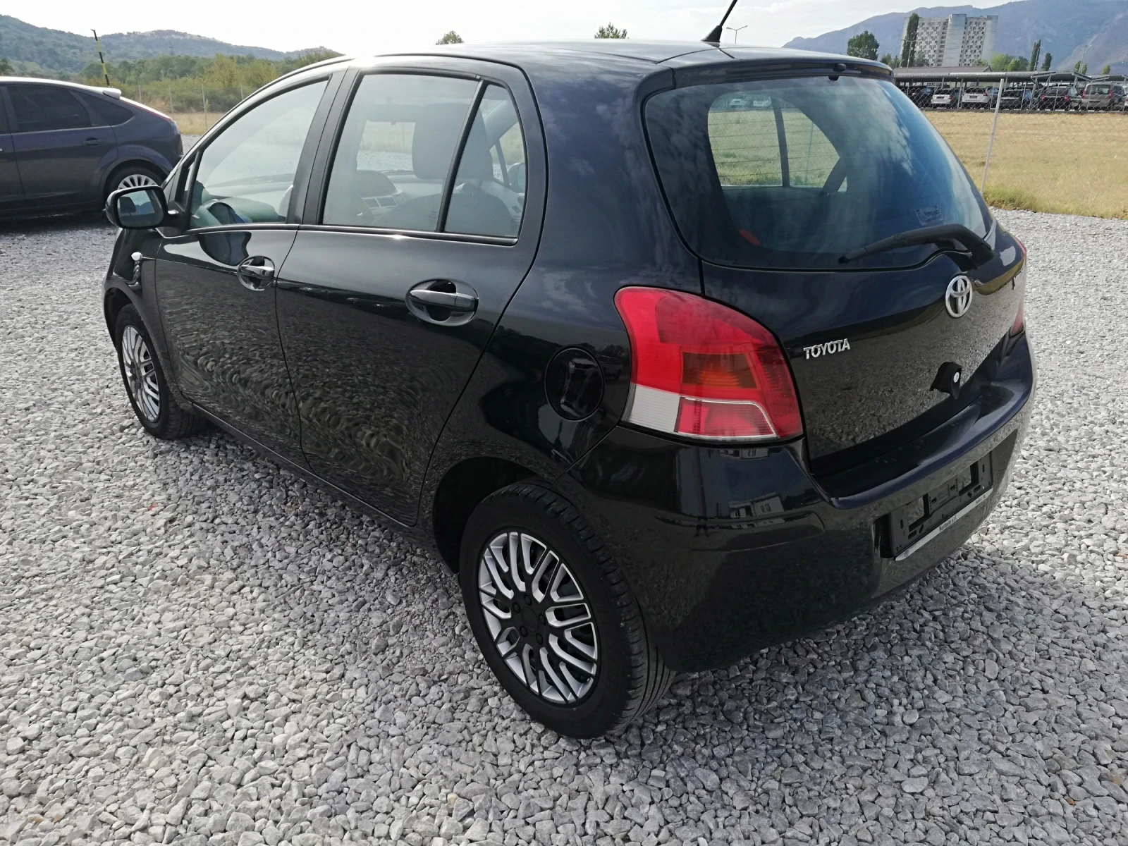 Toyota Yaris 1.0i klima, снимка 13 - Автомобили и джипове - 56127255