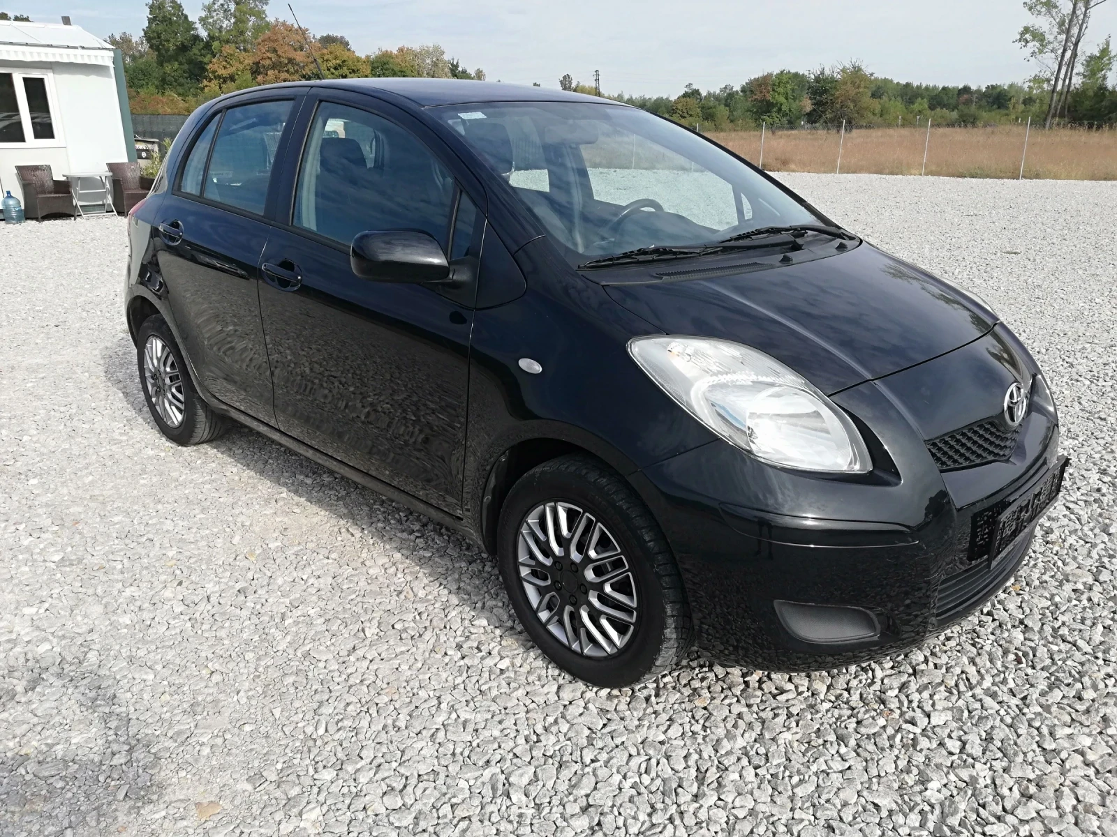 Toyota Yaris 1.0i klima, снимка 2 - Автомобили и джипове - 56127255