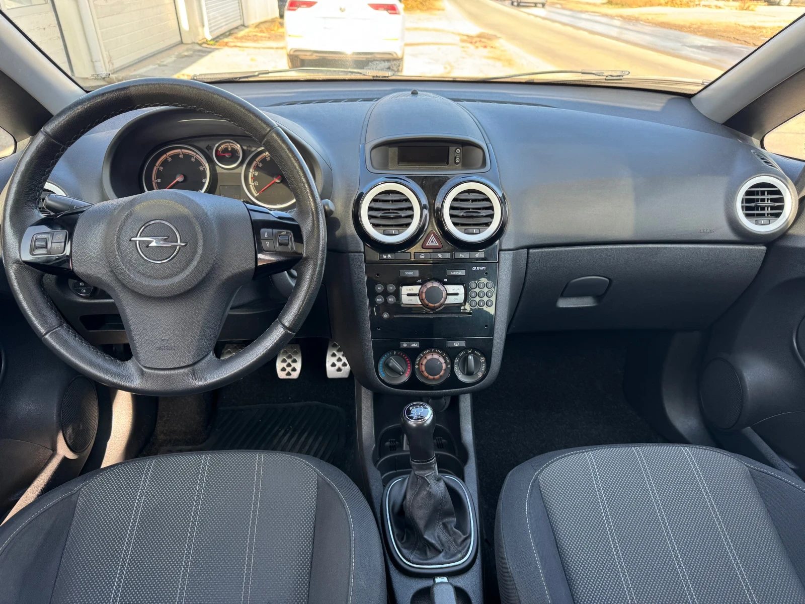 Opel Corsa 1.4 16V Swiss  | Mobile.bg � ����������� 10
