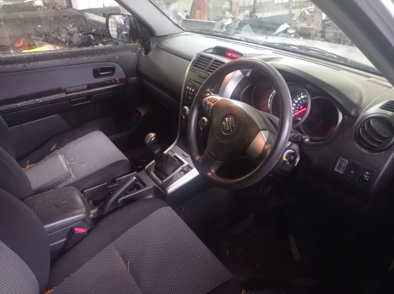 Suzuki Grand vitara  1.6i 106 ks, снимка 5 - Автомобили и джипове - 33074084