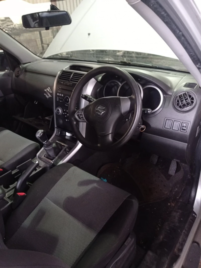 Suzuki Grand vitara  1.6i 106 ks, снимка 5 - Автомобили и джипове - 33074084