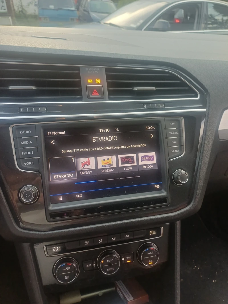 VW Tiguan, снимка 10 - Автомобили и джипове - 51616962