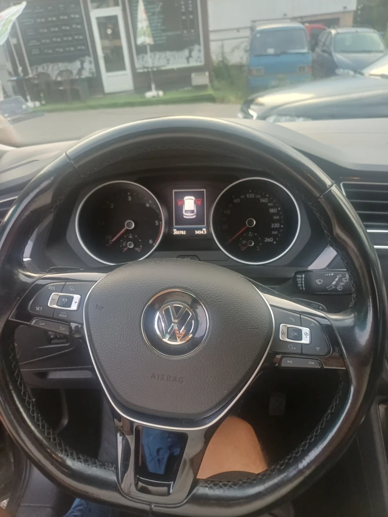 VW Tiguan, снимка 8 - Автомобили и джипове - 51616962