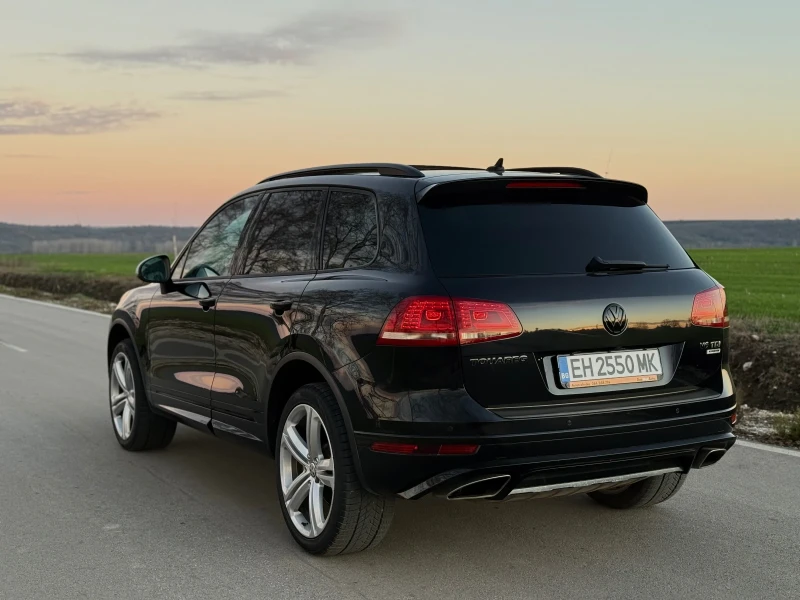 VW Touareg * R-Line * Pano * FULL, снимка 4 - Автомобили и джипове - 52741666
