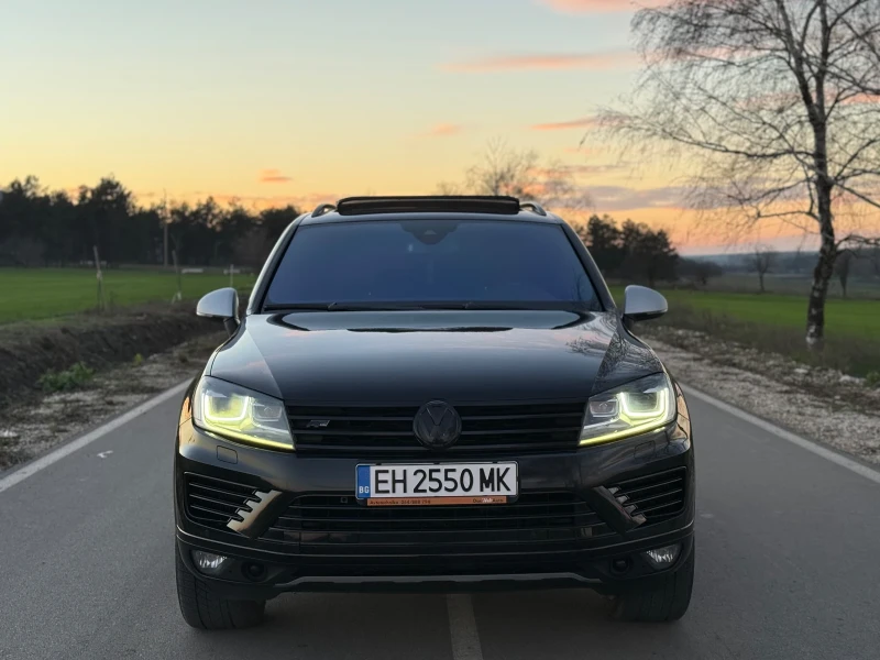 VW Touareg * R-Line * Pano * FULL, снимка 3 - Автомобили и джипове - 52741666