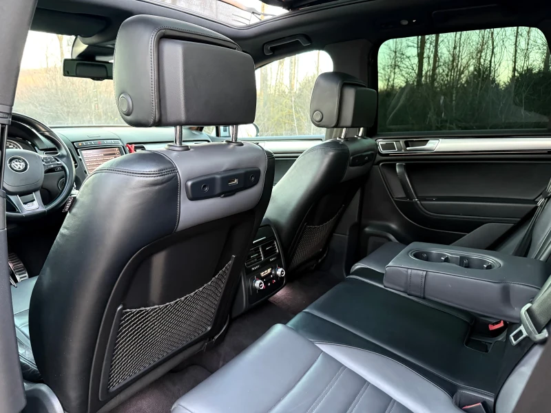 VW Touareg * R-Line * Pano * FULL, снимка 13 - Автомобили и джипове - 52741666