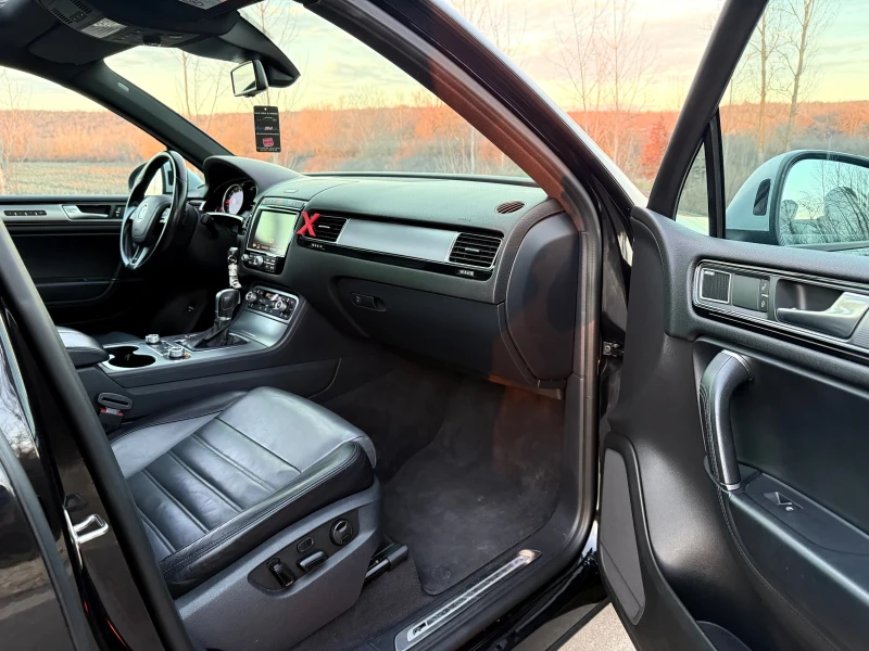 VW Touareg * R-Line * Pano * FULL, снимка 7 - Автомобили и джипове - 52741666