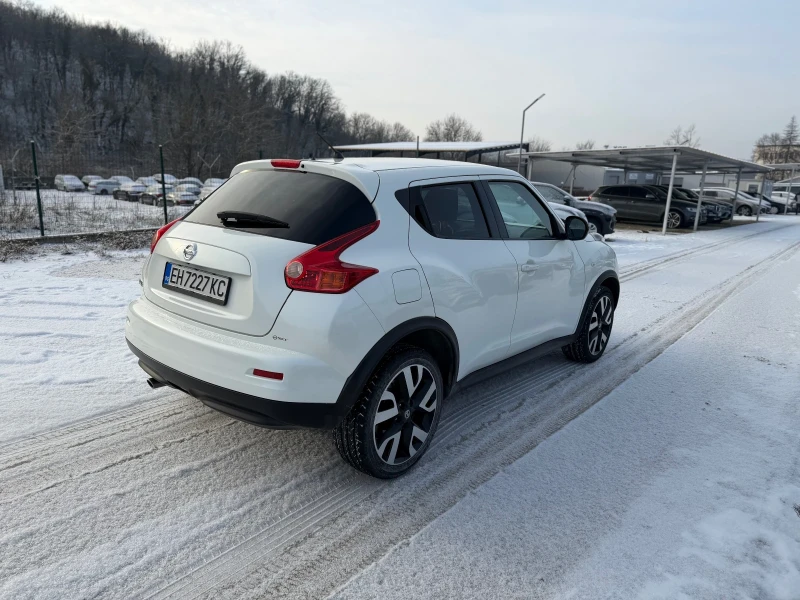 Nissan Juke 1.6i Автоматик, снимка 4 - Автомобили и джипове - 53152177