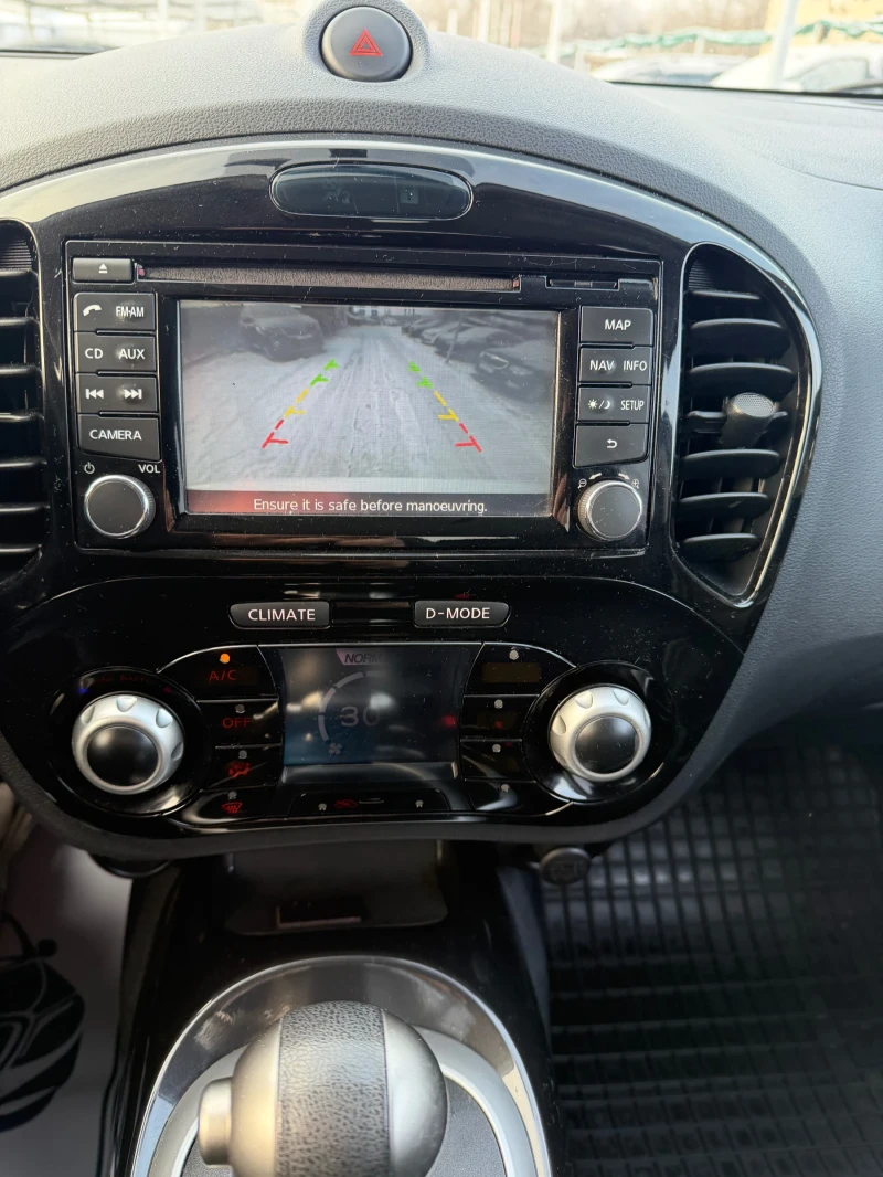 Nissan Juke 1.6i Автоматик, снимка 11 - Автомобили и джипове - 53152177