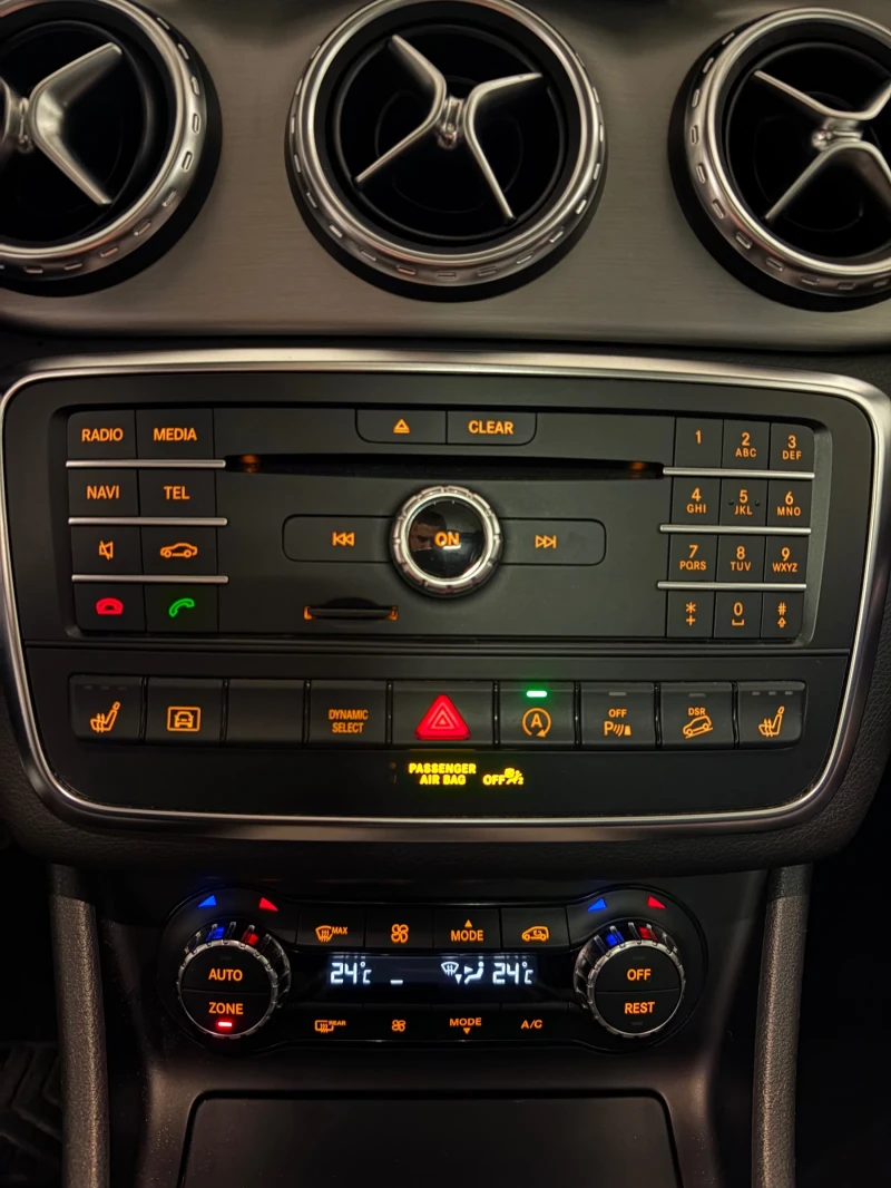 Mercedes-Benz GLA 200 4 Matic/Kamera/Panorama, снимка 15 - Автомобили и джипове - 53447687