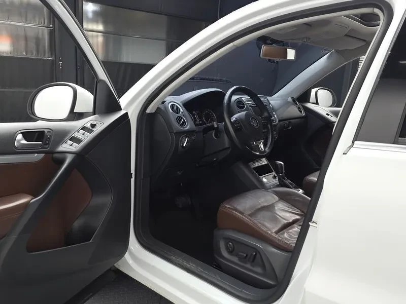 VW Tiguan 2.0 TDI, снимка 10 - Автомобили и джипове - 54302777
