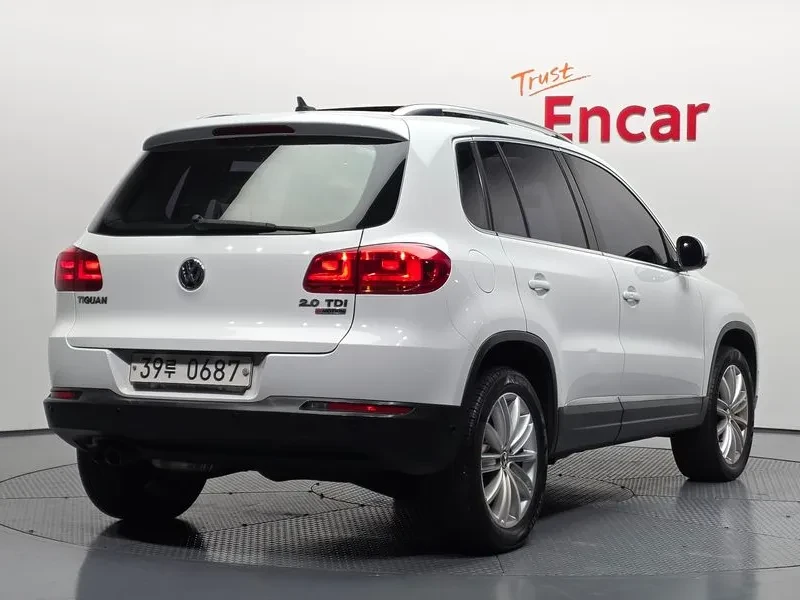VW Tiguan 2.0 TDI, снимка 2 - Автомобили и джипове - 54302777