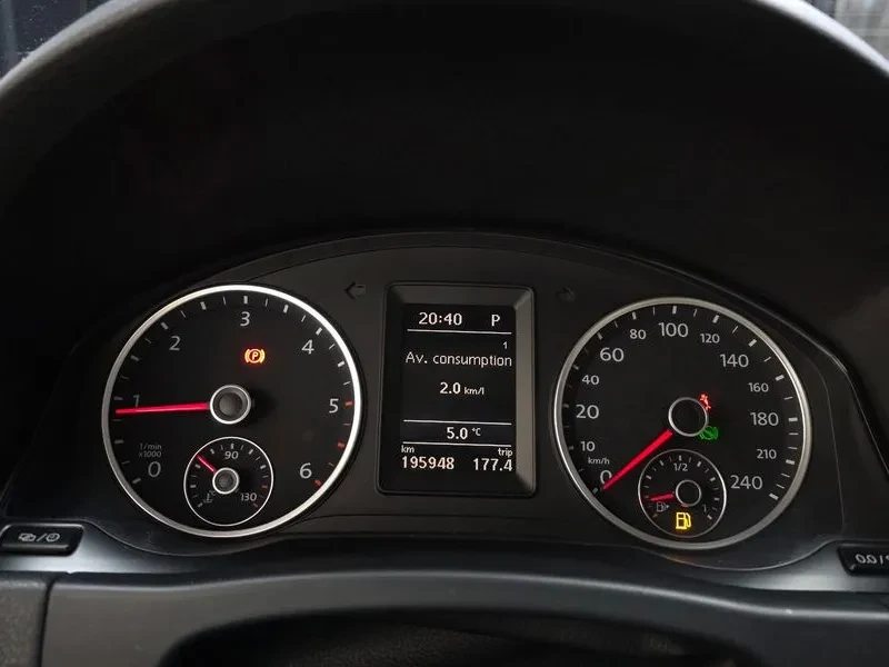 VW Tiguan 2.0 TDI, снимка 8 - Автомобили и джипове - 54302777