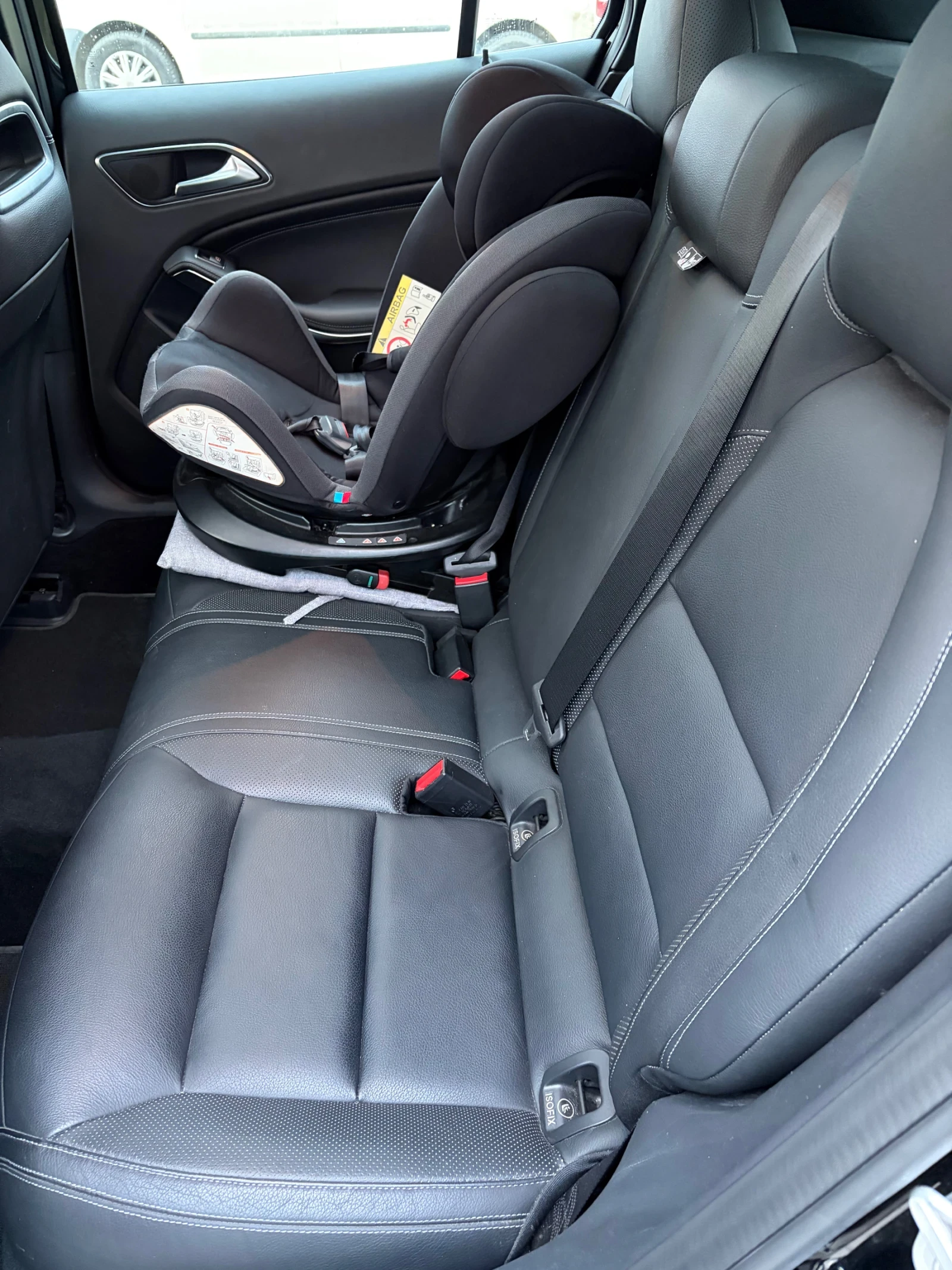 Mercedes-Benz GLA 200 4 Matic/Kamera/Panorama - изображение 10