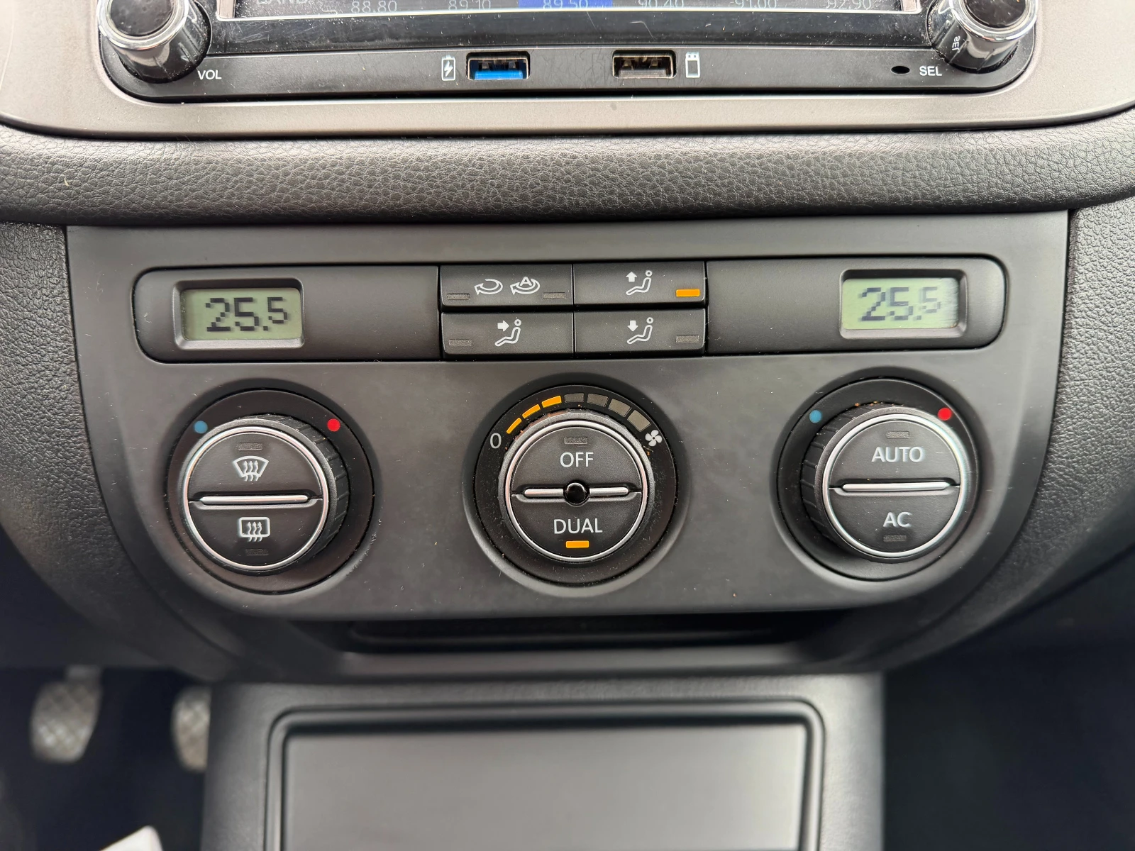 VW Tiguan 1.4 TSI Панорама /  Камера / Климатроник, снимка 16 - Автомобили и джипове - 53963780