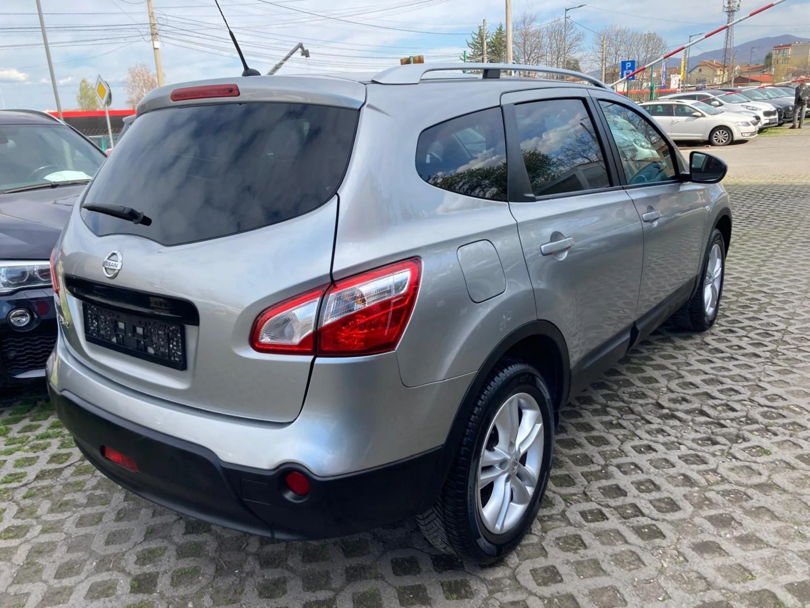 Nissan Qashqai 2.0iбензин, 6+ 1места, автомат, нави, панорама, 4х, снимка 5 - Автомобили и джипове - 54114101