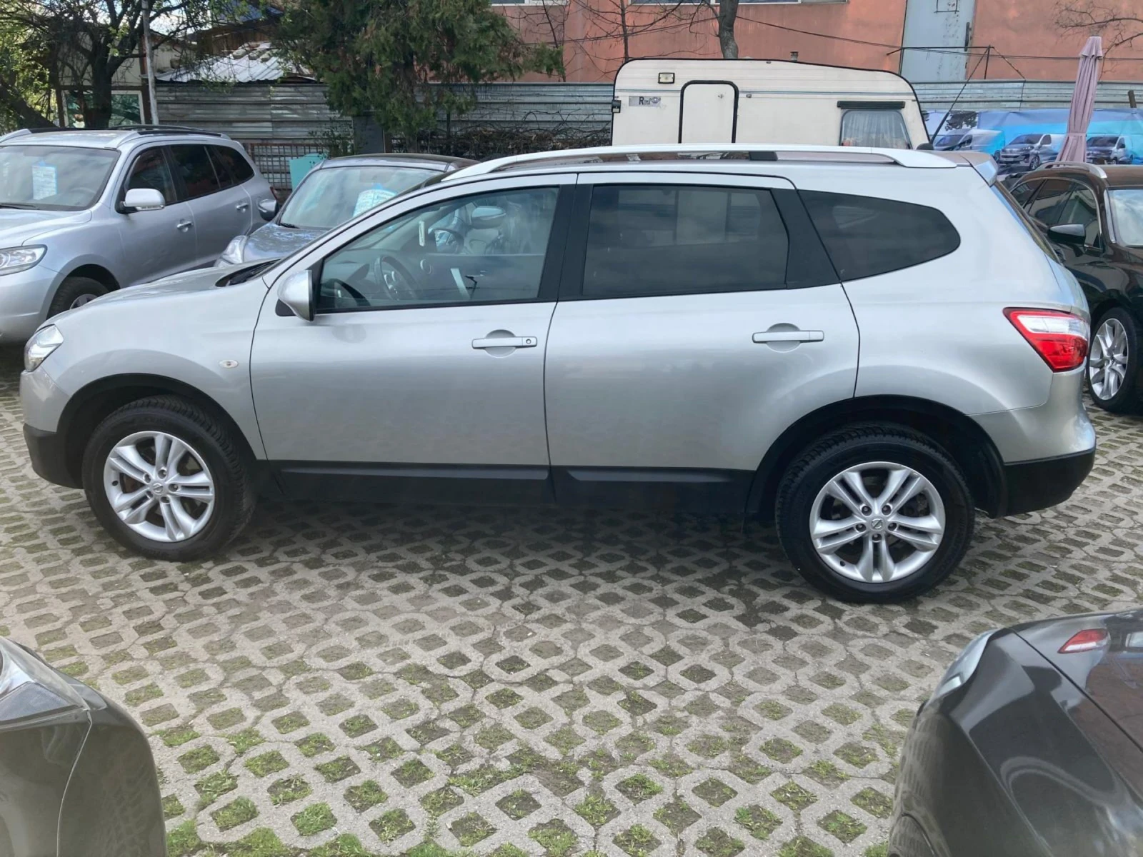 Nissan Qashqai 2.0iбензин, 6+ 1места, автомат, нави, панорама, 4х, снимка 7 - Автомобили и джипове - 54114101