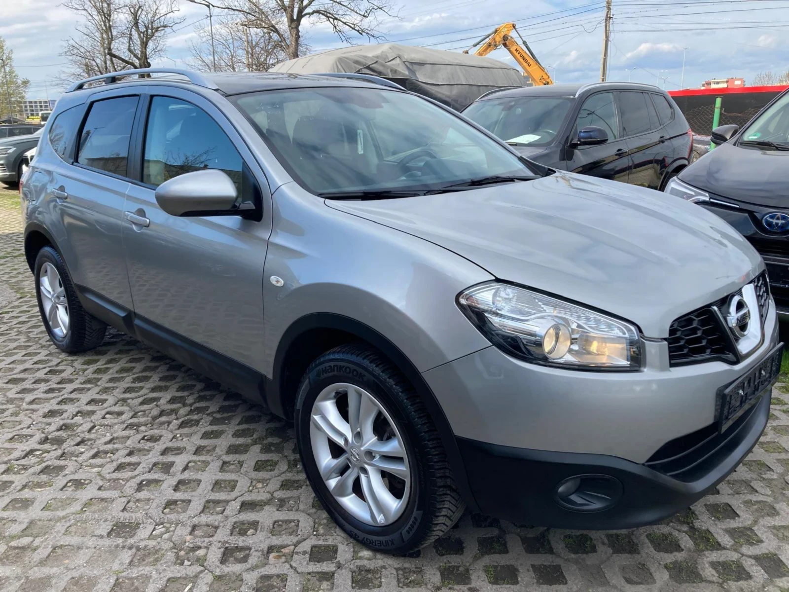 Nissan Qashqai 2.0iбензин, 6+ 1места, автомат, нави, панорама, 4х, снимка 2 - Автомобили и джипове - 54114101