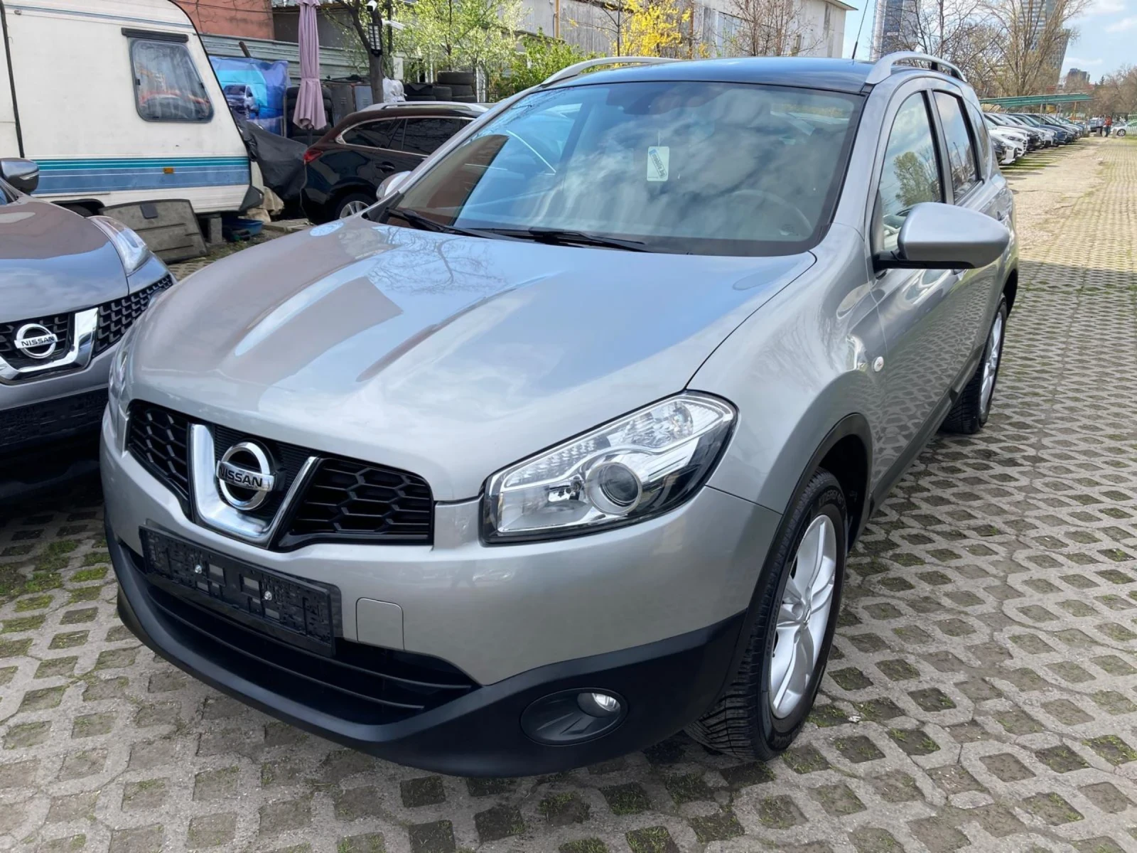 Nissan Qashqai 2.0iбензин, 6+ 1места, автомат, нави, панорама, 4х, снимка 8 - Автомобили и джипове - 54114101
