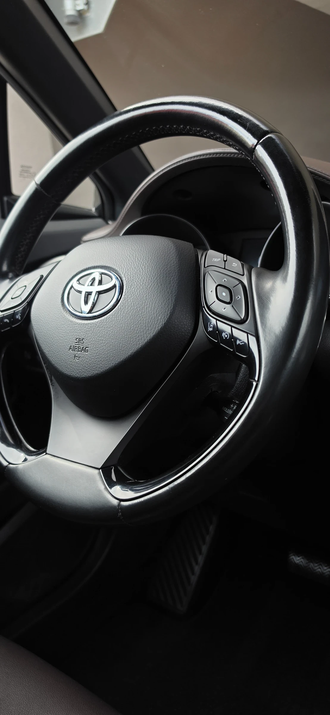 Toyota C-HR + + + 1.8 Hybrid, Exclusive+ + +  | Mobile.bg � ����������� 14