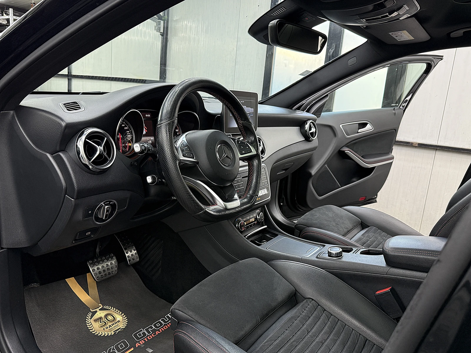 Mercedes-Benz GLA AMG-line/PANORAMA/Facelift/KeylessGo/ЛИЗИНГ, снимка 14 - Автомобили и джипове - 55997368